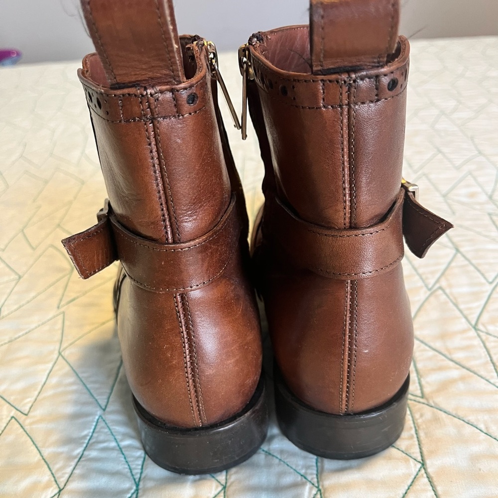 Color brown size #6 very comfortable boots